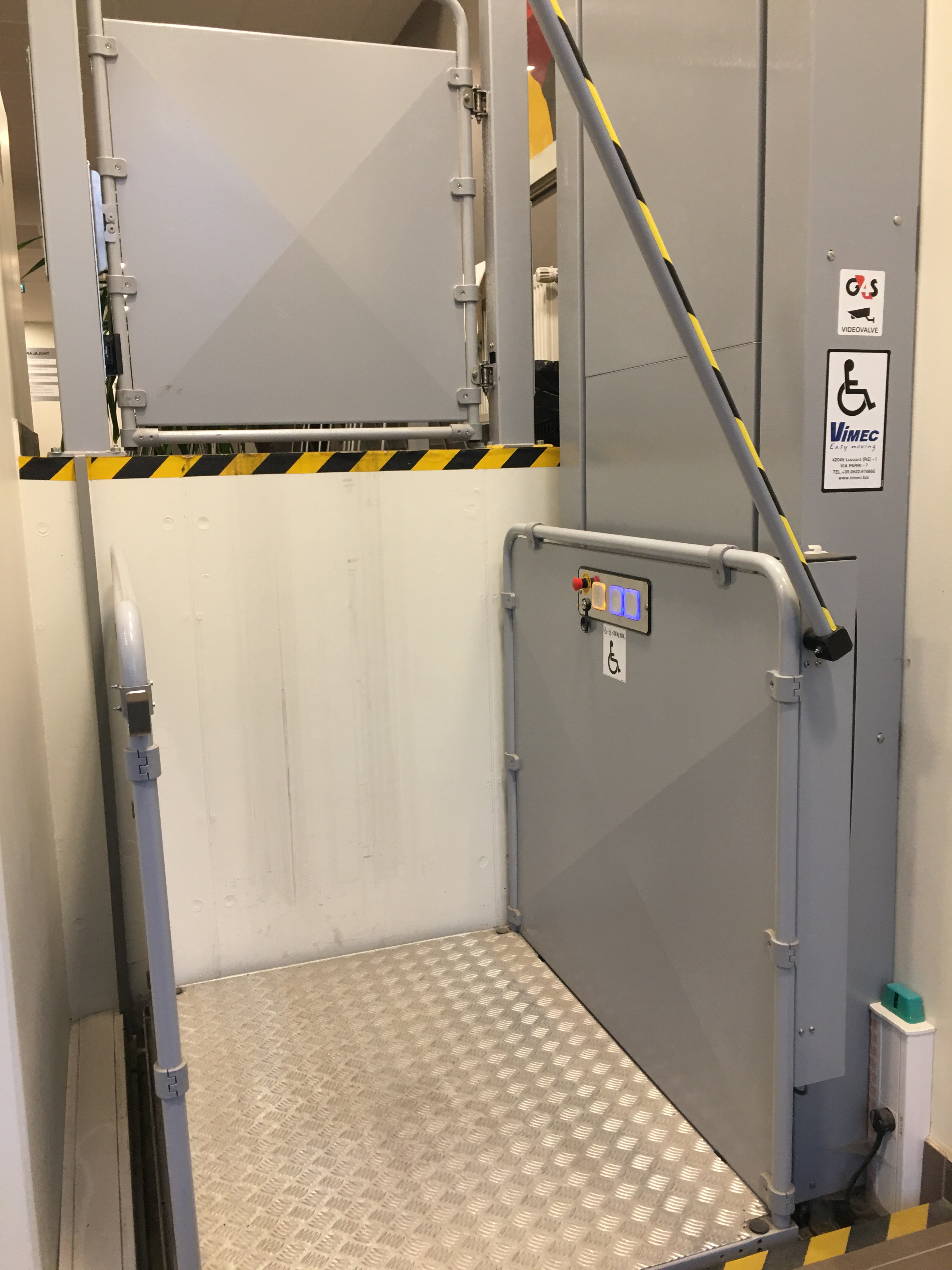 Paldiski mnt 48a lift, fuajee vertikaallift